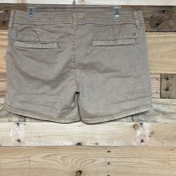 American Eagle Outfitters size 8 Midi Chino Tan Color Mid-rise 5” Inseam Shorts - Picture 8 of 12